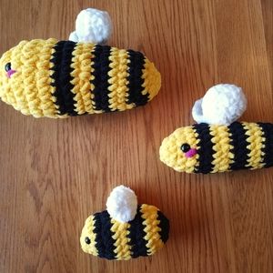 NWOT-Handmade bumblebee (SMALL)